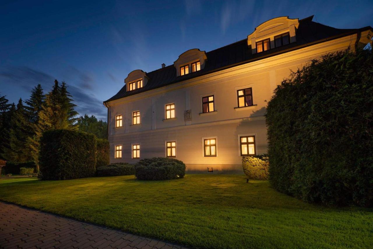 Hotel Villa Necas Zilina Bagian luar foto
