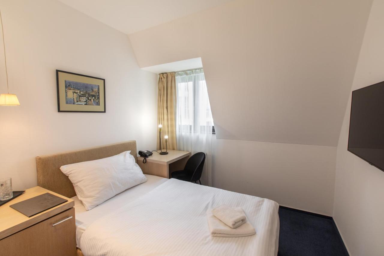 Hotel Villa Necas Zilina Bagian luar foto