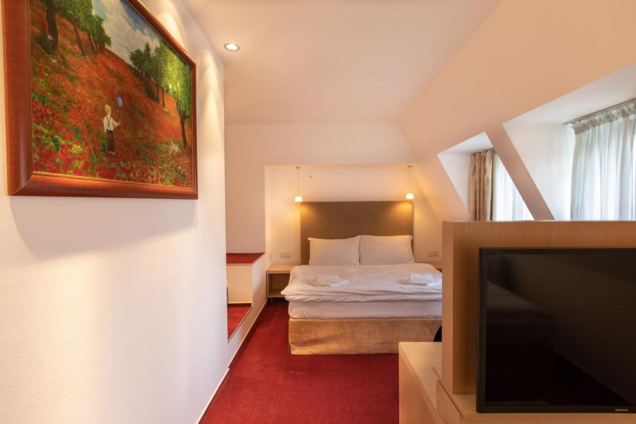 Hotel Villa Necas Zilina Bagian luar foto