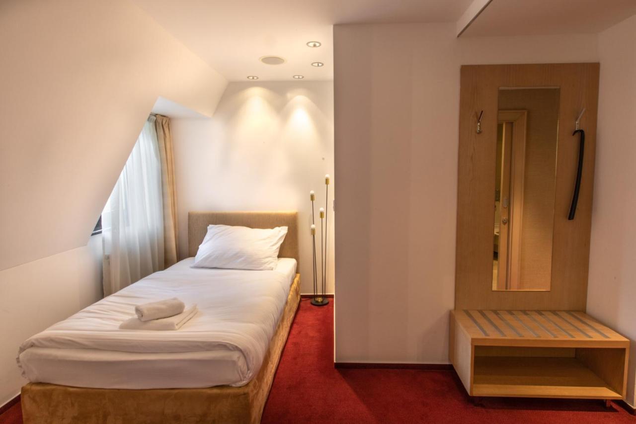 Hotel Villa Necas Zilina Bagian luar foto