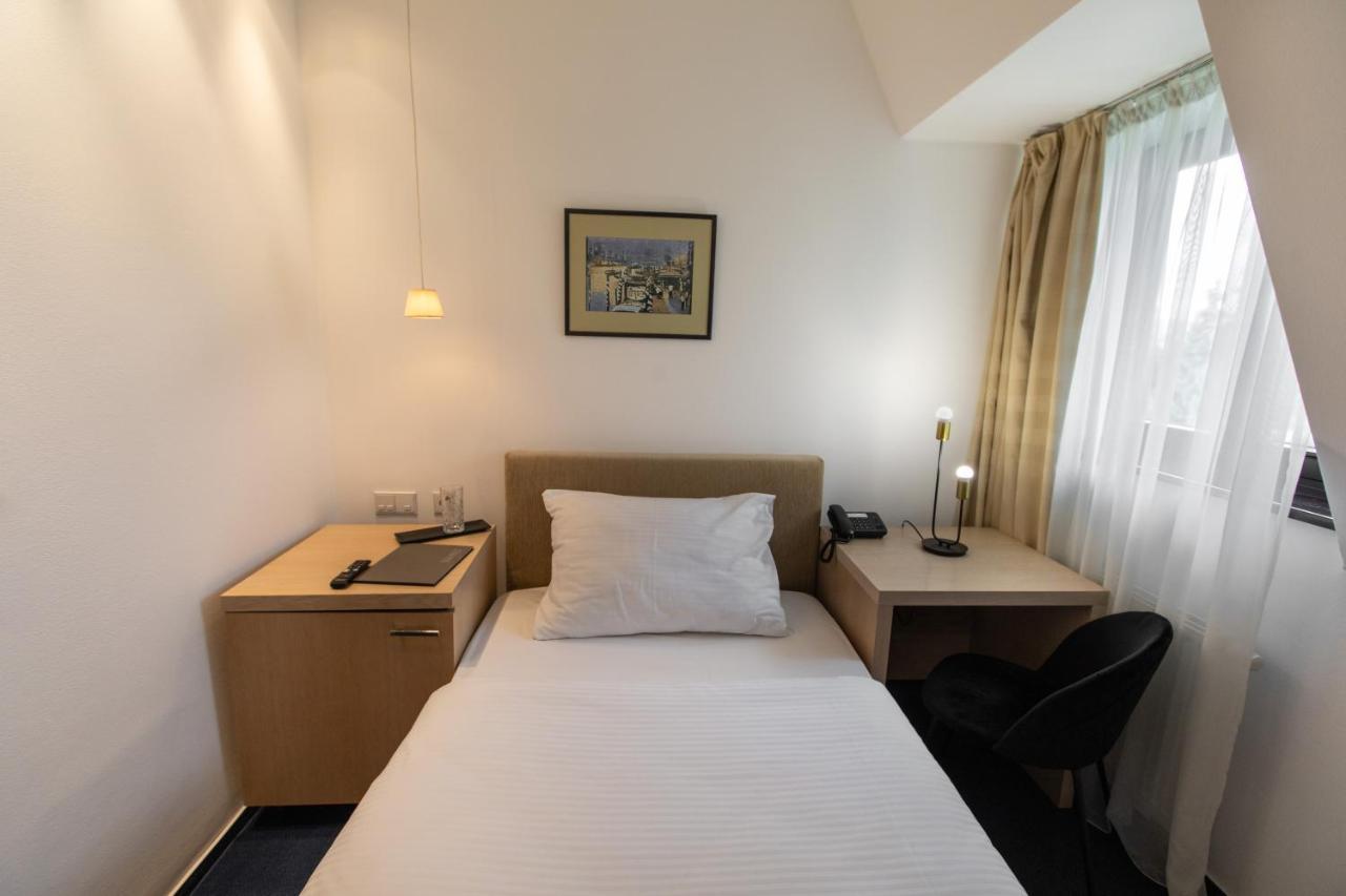 Hotel Villa Necas Zilina Bagian luar foto