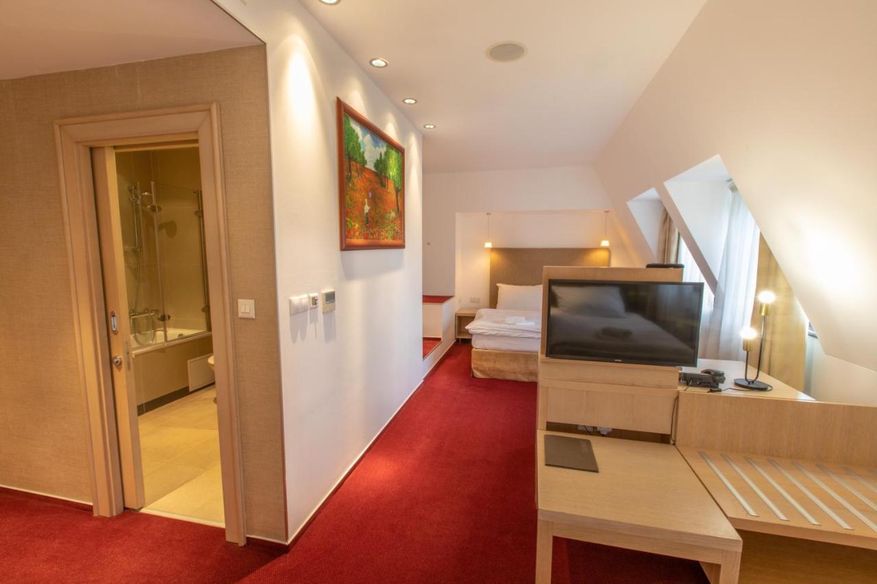 Hotel Villa Necas Zilina Bagian luar foto