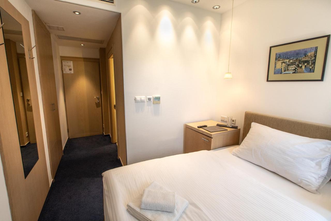 Hotel Villa Necas Zilina Bagian luar foto