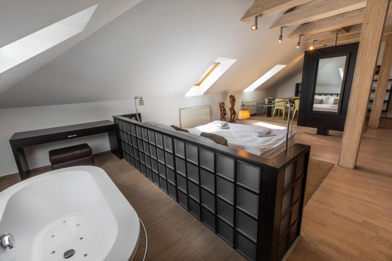 Hotel Villa Necas Zilina Bagian luar foto