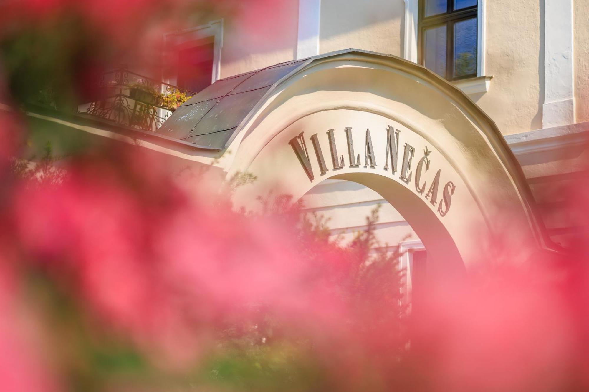 Hotel Villa Necas Zilina Bagian luar foto