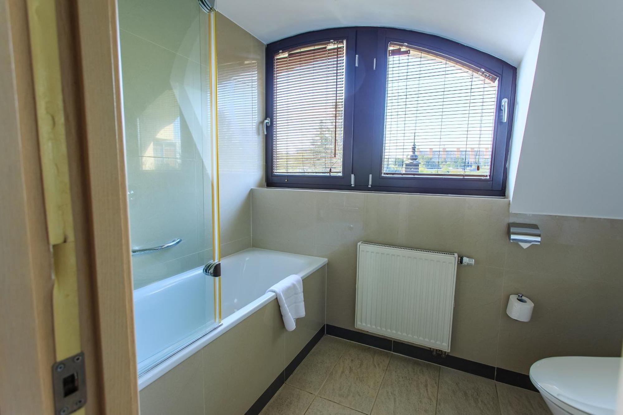 Hotel Villa Necas Zilina Bagian luar foto