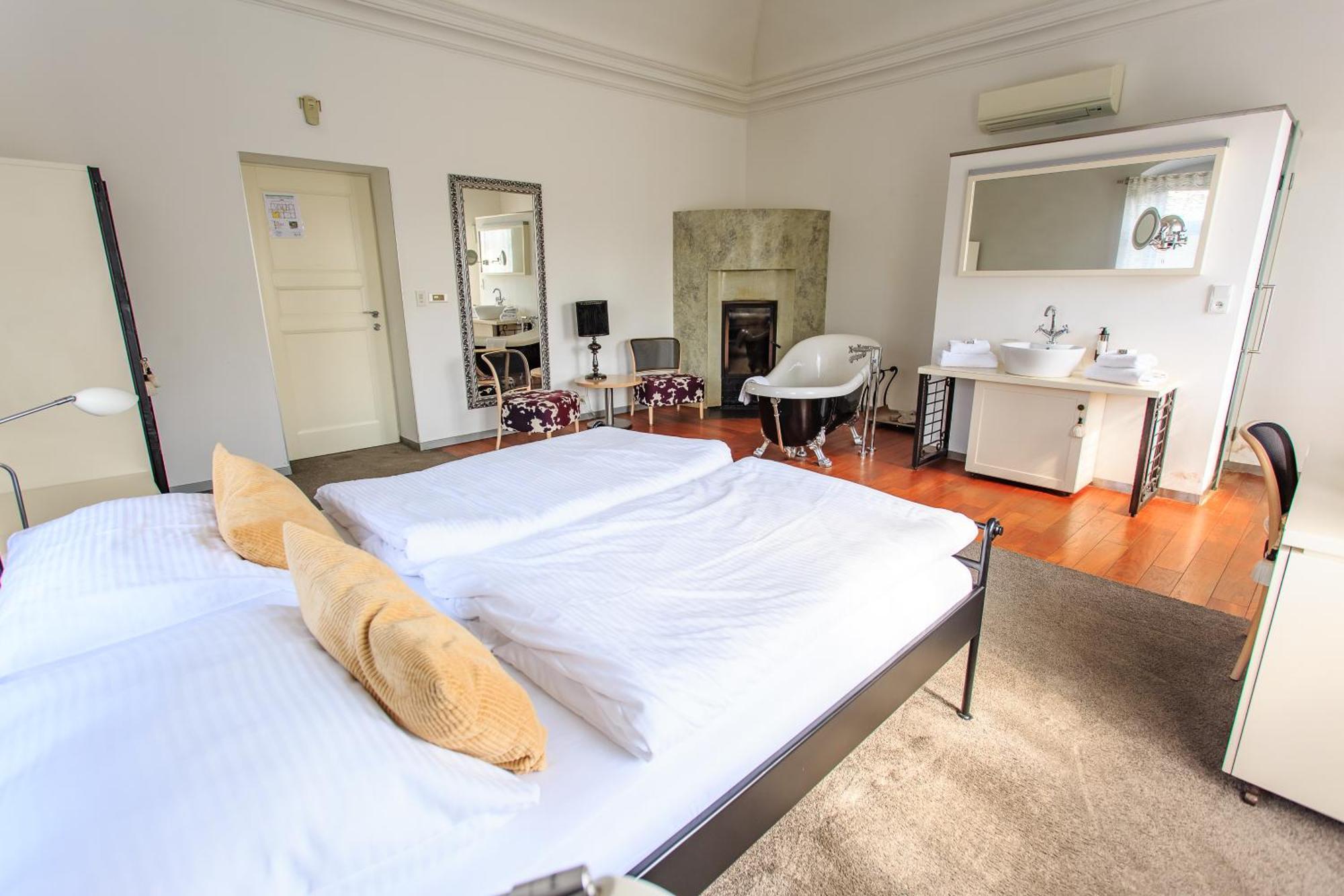Hotel Villa Necas Zilina Bagian luar foto