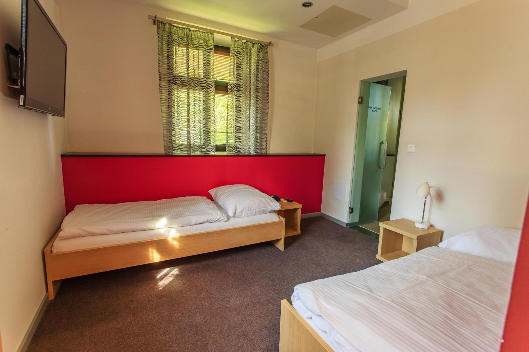 Hotel Villa Necas Zilina Bagian luar foto