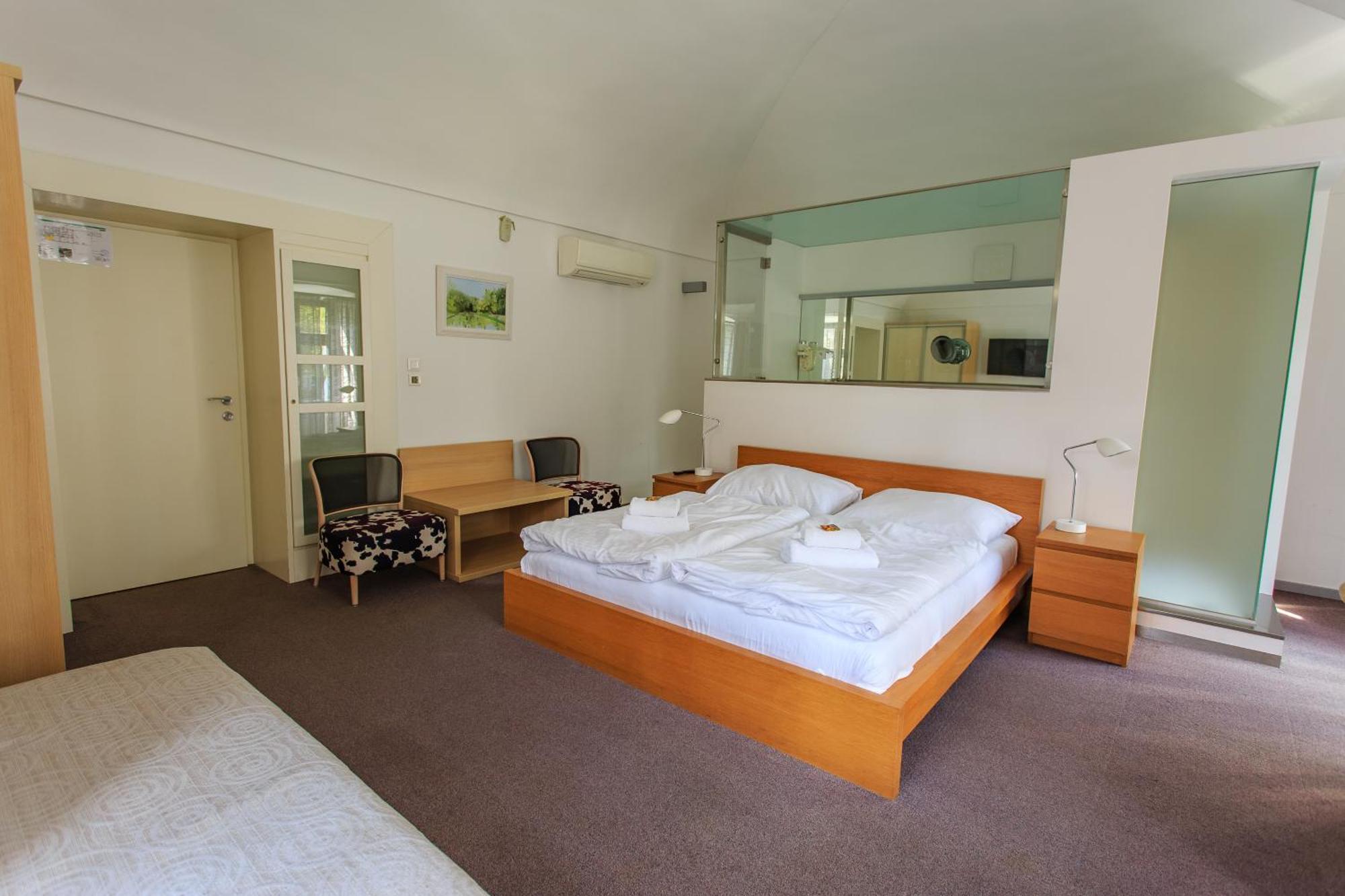 Hotel Villa Necas Zilina Bagian luar foto