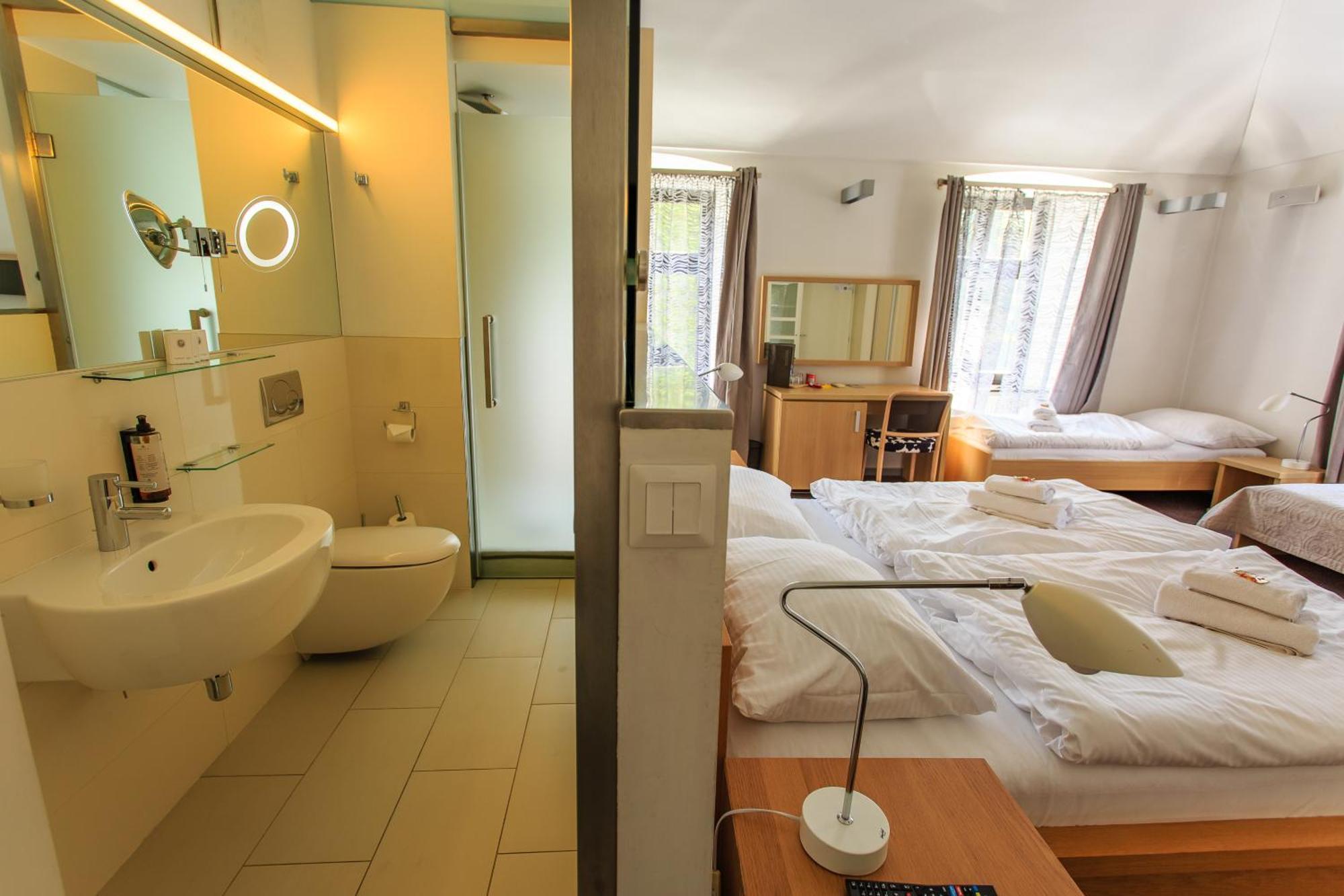 Hotel Villa Necas Zilina Bagian luar foto