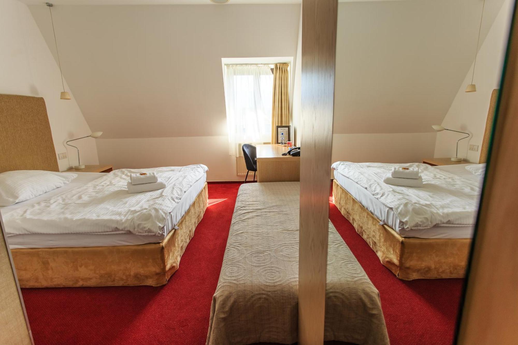 Hotel Villa Necas Zilina Bagian luar foto