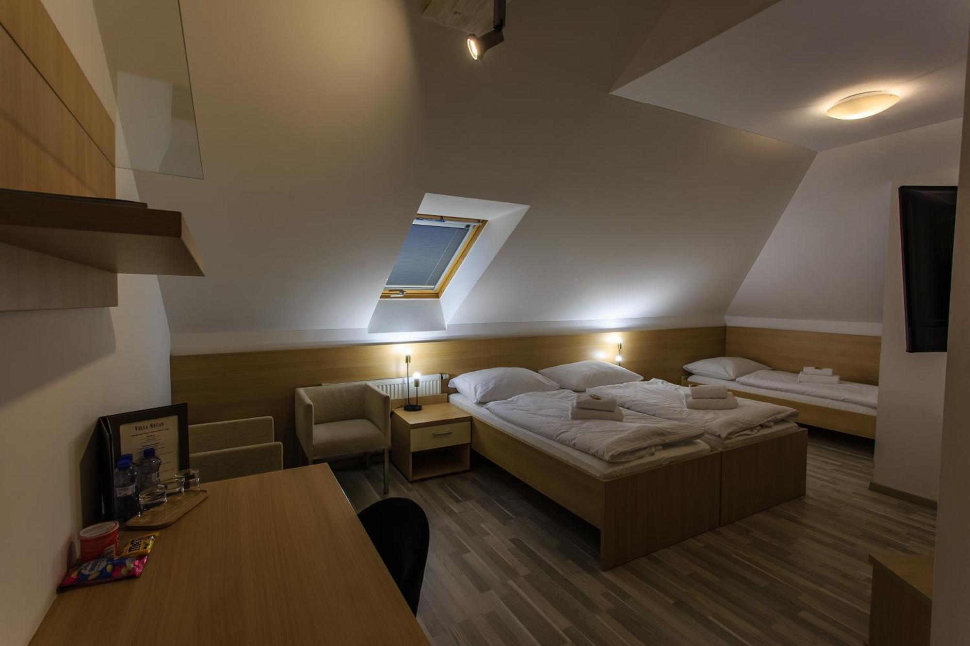 Hotel Villa Necas Zilina Bagian luar foto