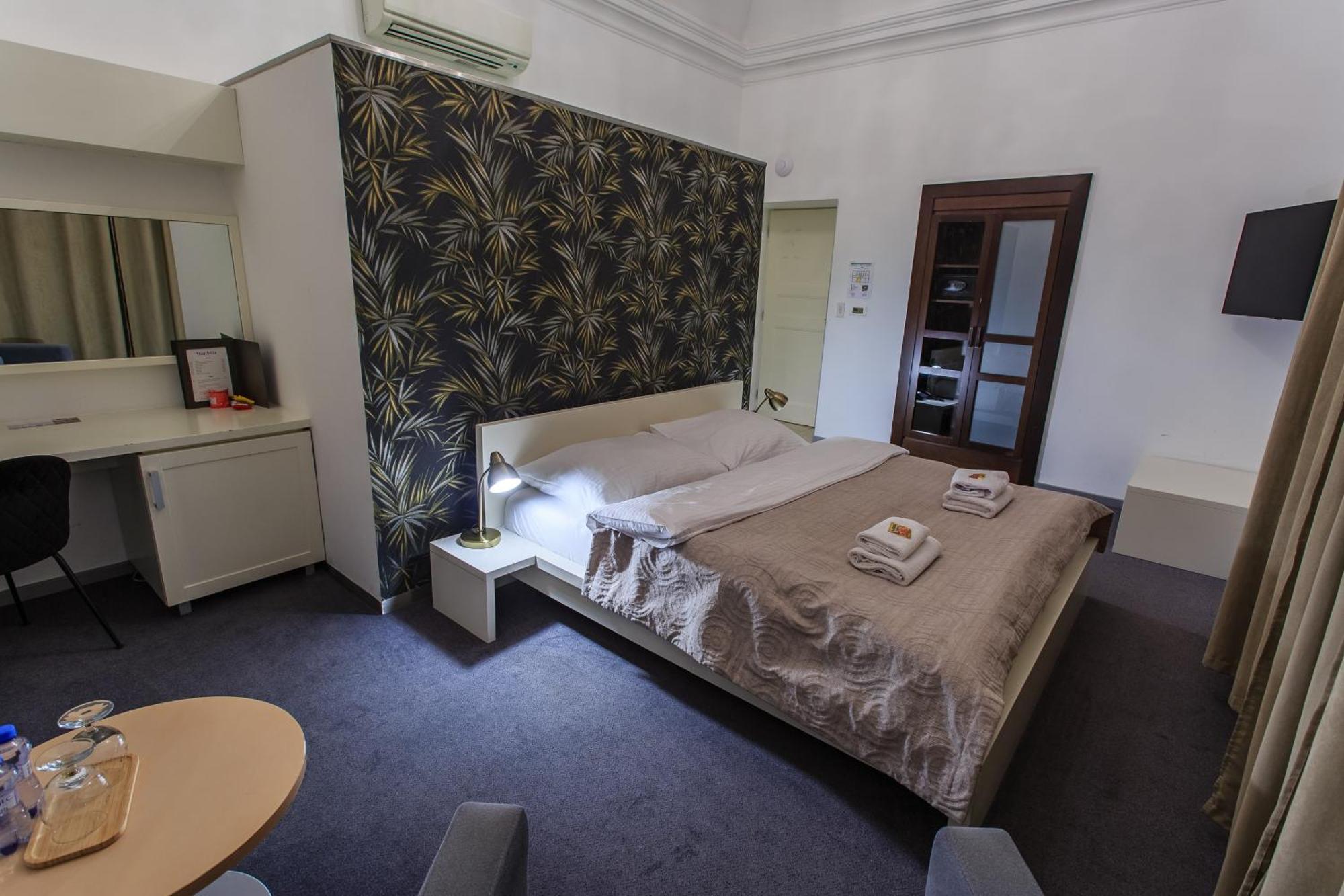 Hotel Villa Necas Zilina Bagian luar foto