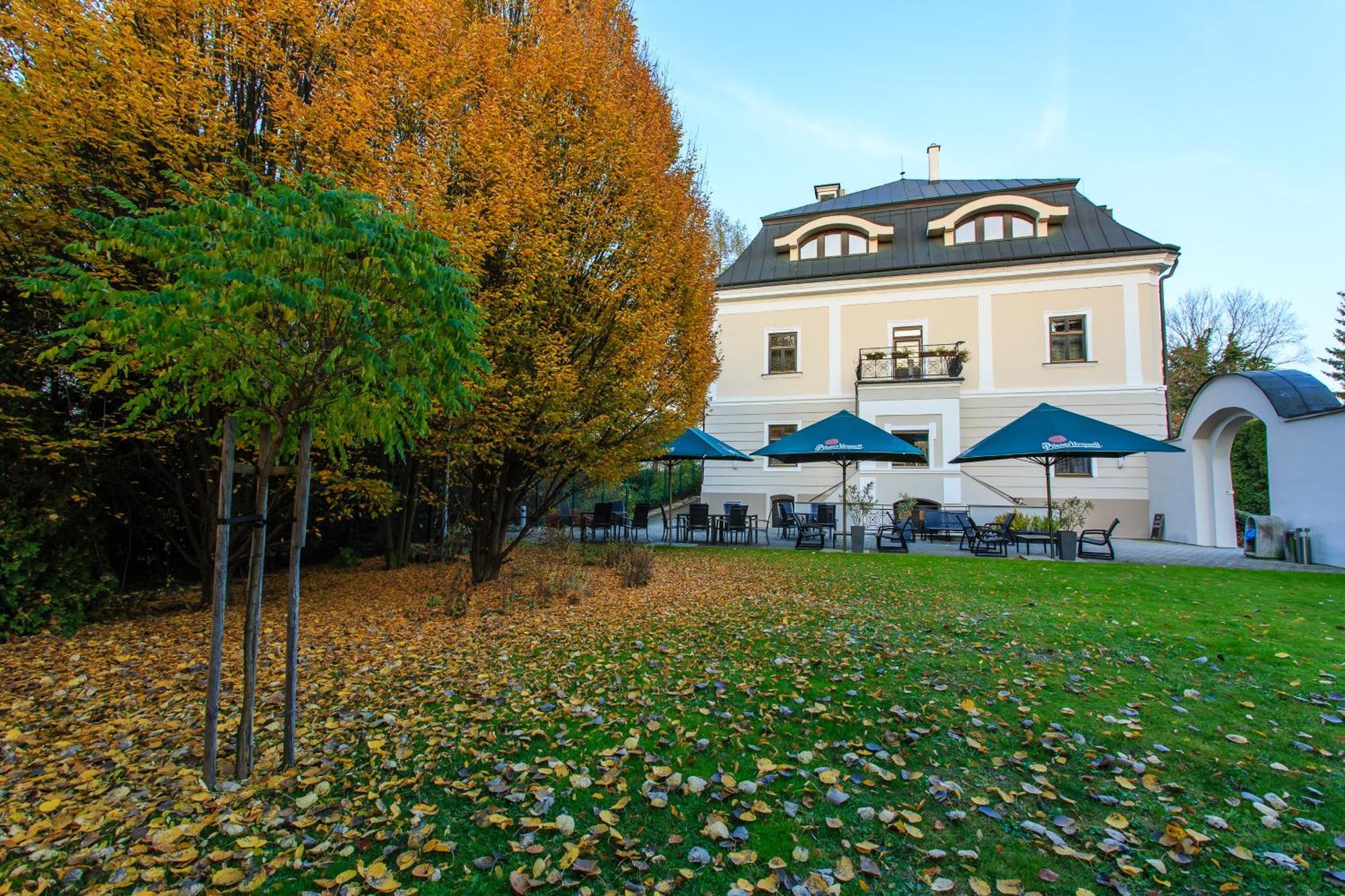 Hotel Villa Necas Zilina Bagian luar foto
