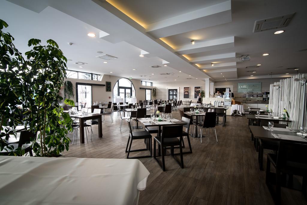 Hotel Villa Necas Zilina Bagian luar foto